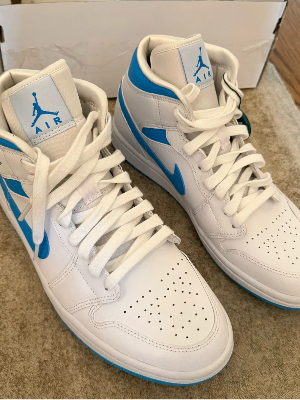 Nike Air Jordan 1 Mid - White & Light Blue